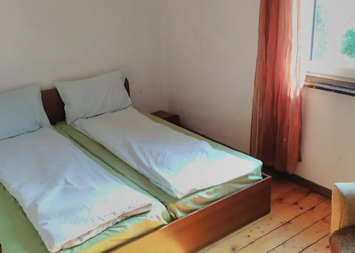 Villa кацарила *